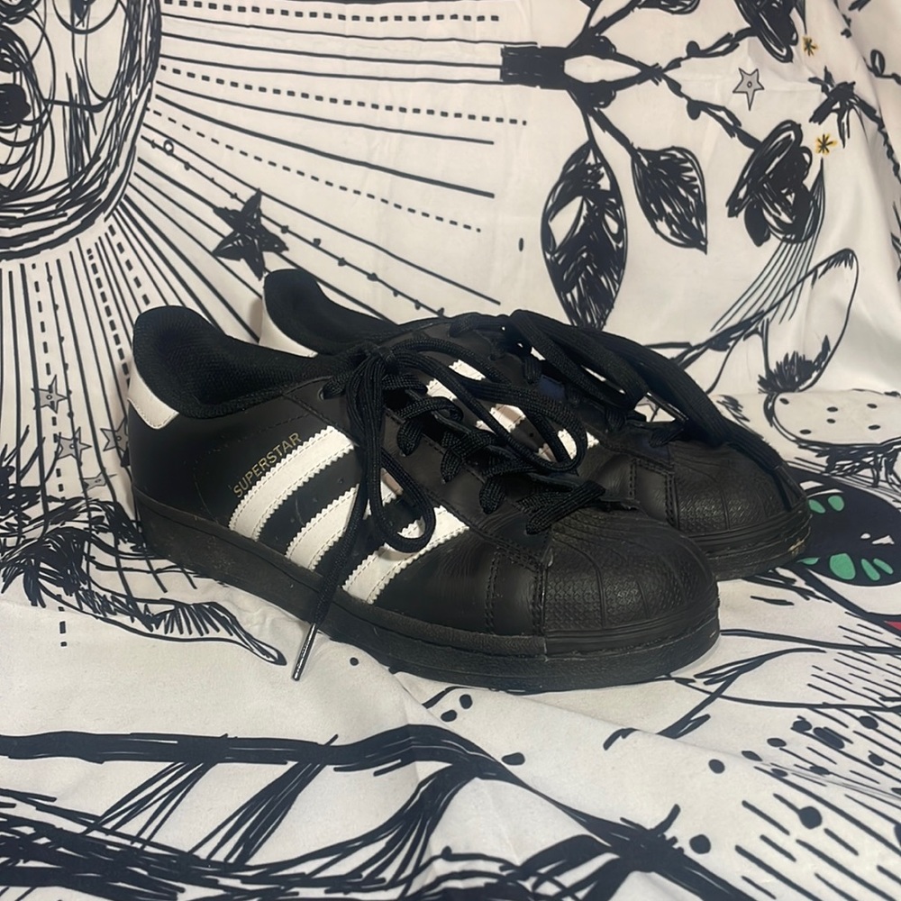 ADIDAS SUPERSTARS Men’s 6.5 / Women’s 8 Black with White Stripes